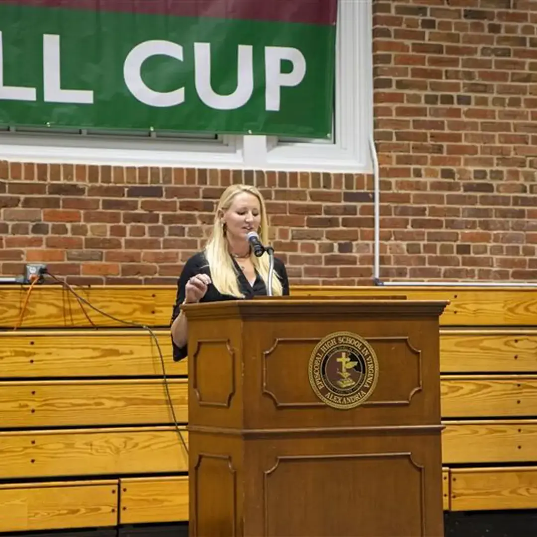 Schuyler Williams '00 Inspires Athletes at SHC Dinner